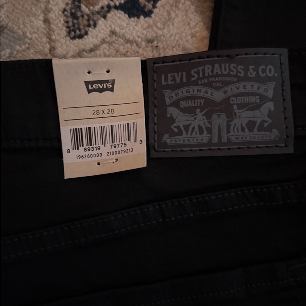 Levi's 311 Shaping Women's Black Skinny Jeans - Picture 3 of 6